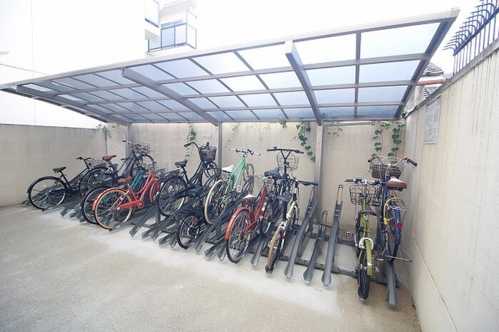 物件外観写真2　(駐輪場)