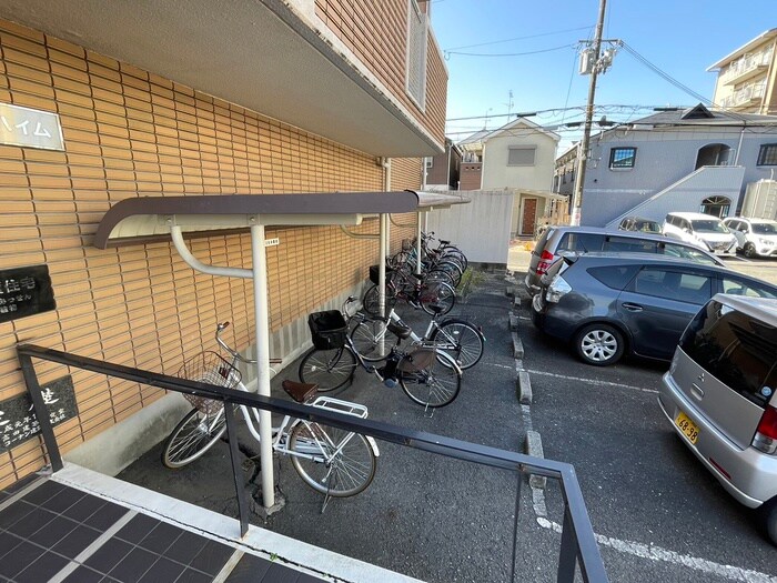 物件外観写真4　(駐輪場)