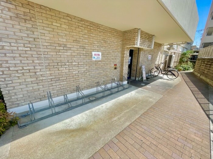 物件外観写真6　(駐輪場)