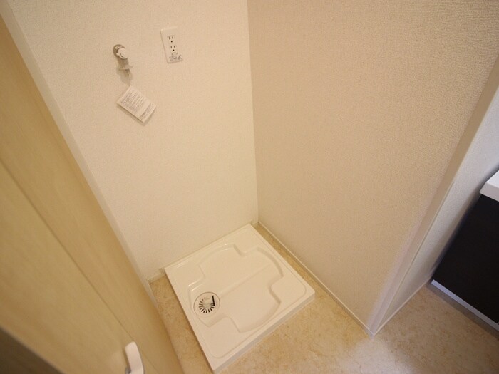 物件内観写真15　(洗濯機置場)