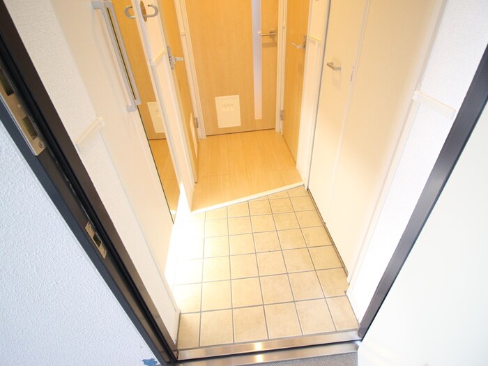 物件内観写真15　(玄関)