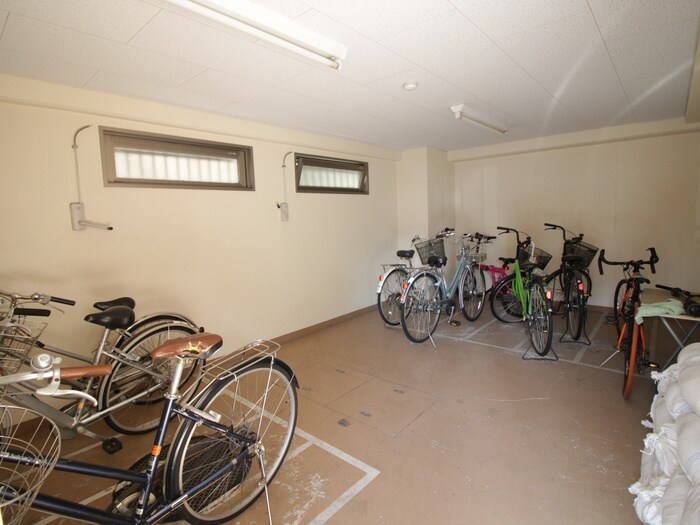 物件外観写真6　(駐輪場)