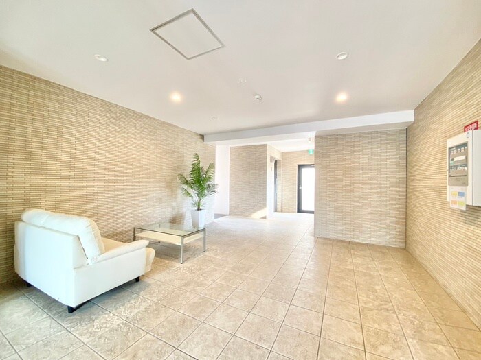 物件外観写真2　(エントランス部分)