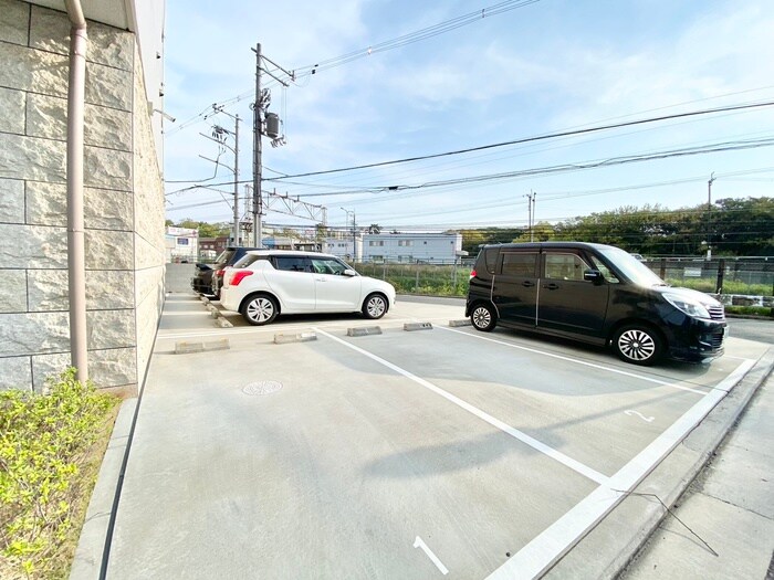 物件外観写真4　(駐車場)