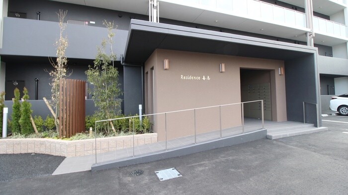 物件外観写真3　(エントランス部分)