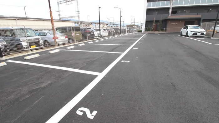 物件外観写真5　(駐車場)