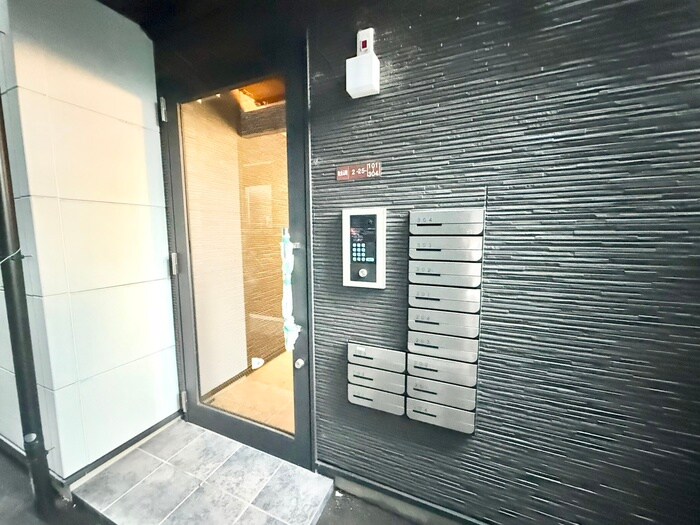 物件外観写真3　(エントランス部分)