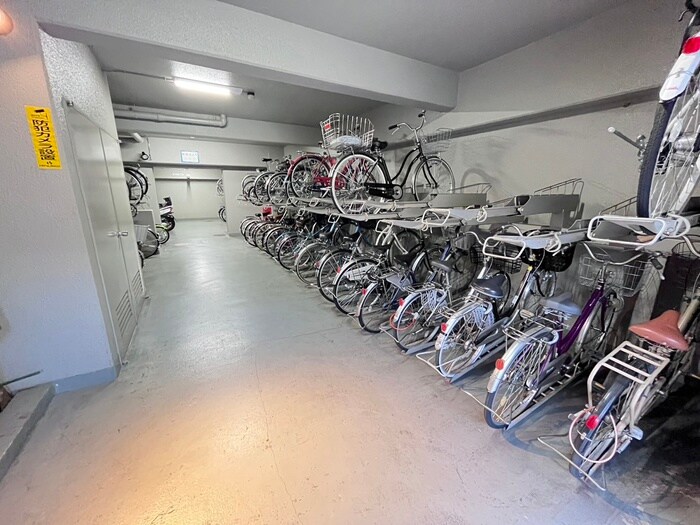 物件外観写真3　(駐輪場)