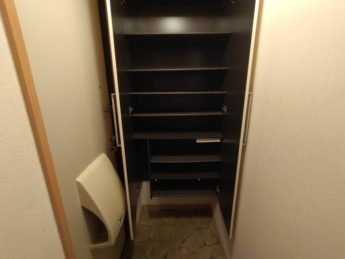物件内観写真18　(靴箱)