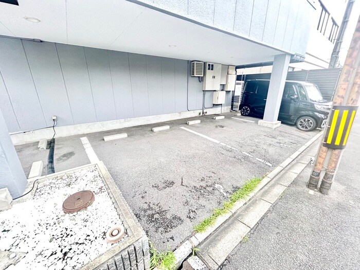 物件外観写真4　(駐車場)