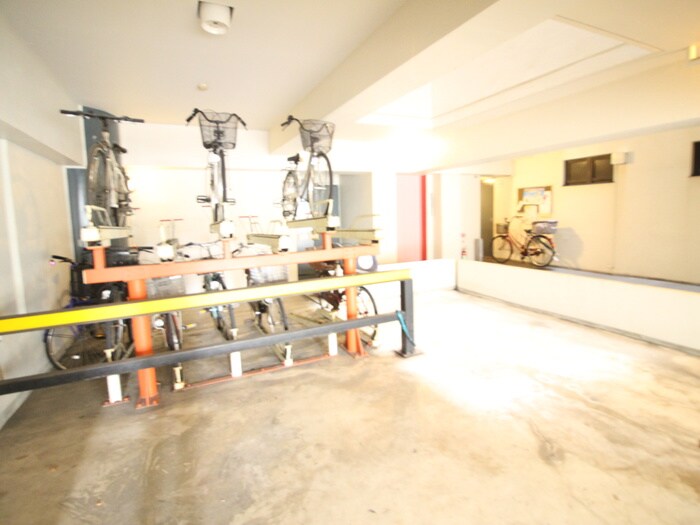 物件外観写真2　(駐輪場)