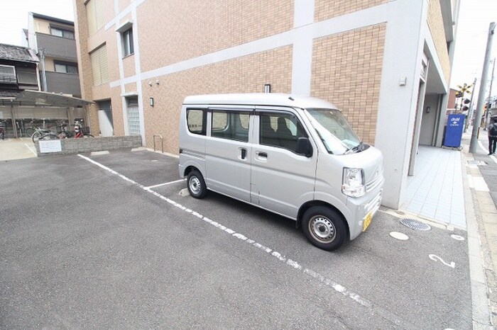 物件外観写真4　(駐車場)