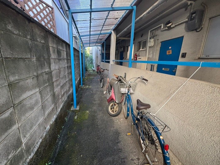 物件外観写真2　(駐輪場)