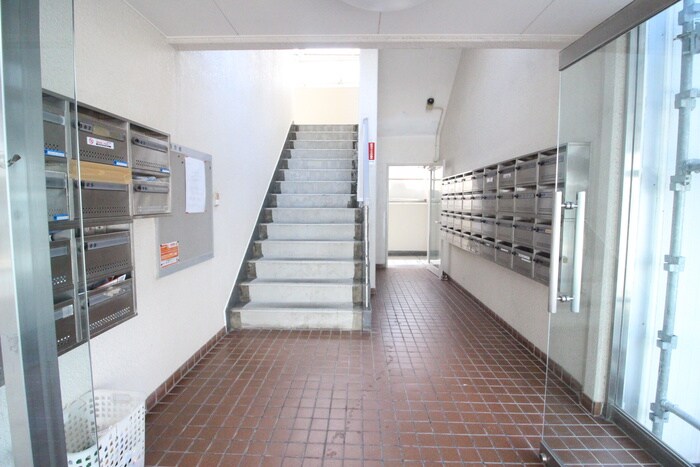 物件外観写真5　(エントランス部分)