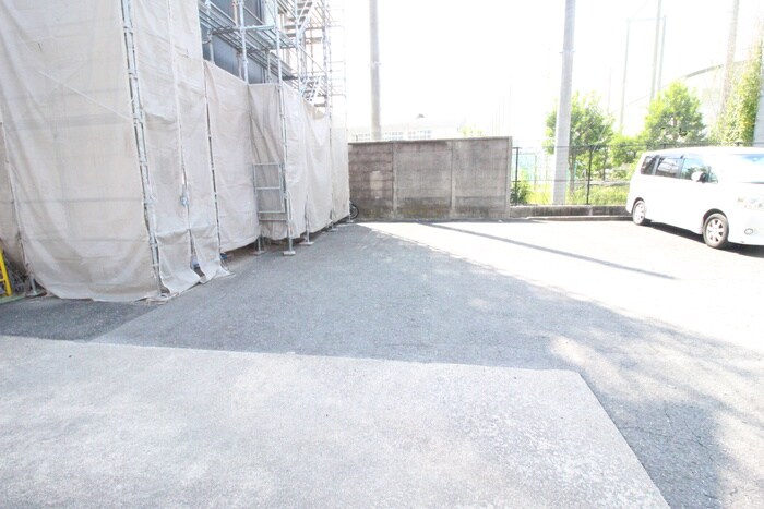 物件外観写真6　(駐車場)