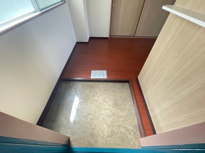 物件内観写真17　(玄関)