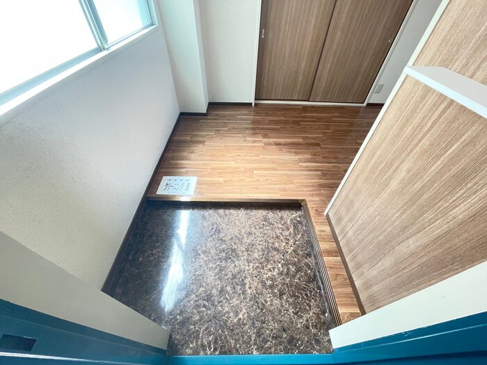 物件内観写真18　(玄関)