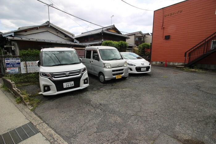 物件外観写真2　(駐車場)