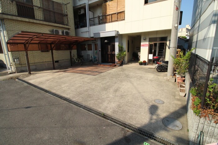 物件外観写真3　(エントランス部分)