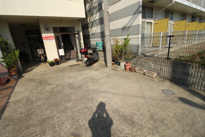 物件外観写真5　(駐輪場)