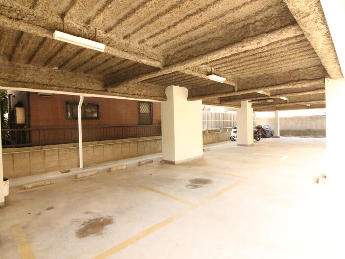 物件外観写真4　(駐車場)