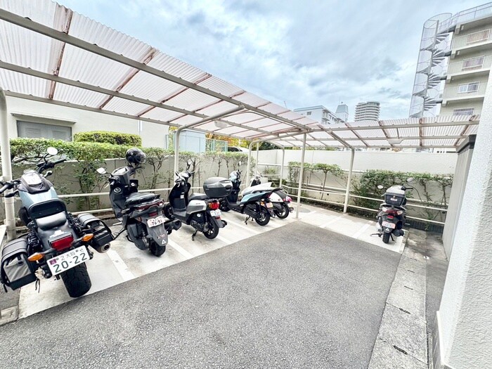 物件外観写真2　(駐輪場)