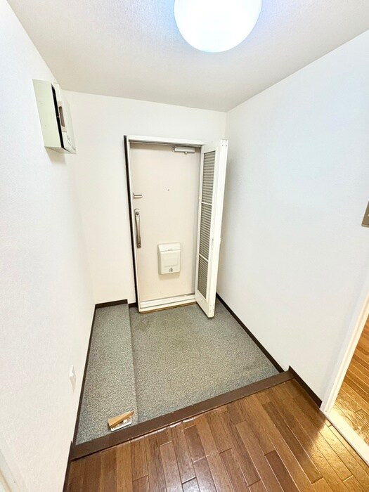 物件内観写真15　(玄関)