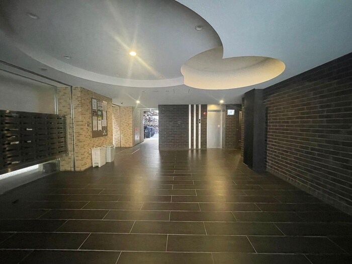 物件外観写真2　(エントランス部分)