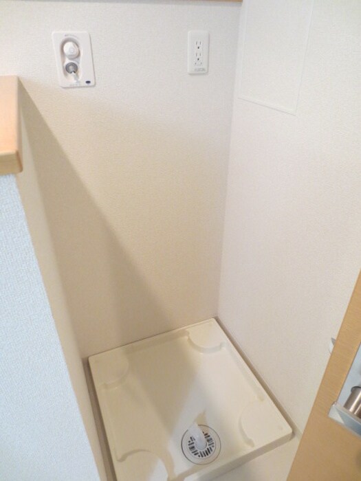 物件内観写真12　(洗濯機置場)