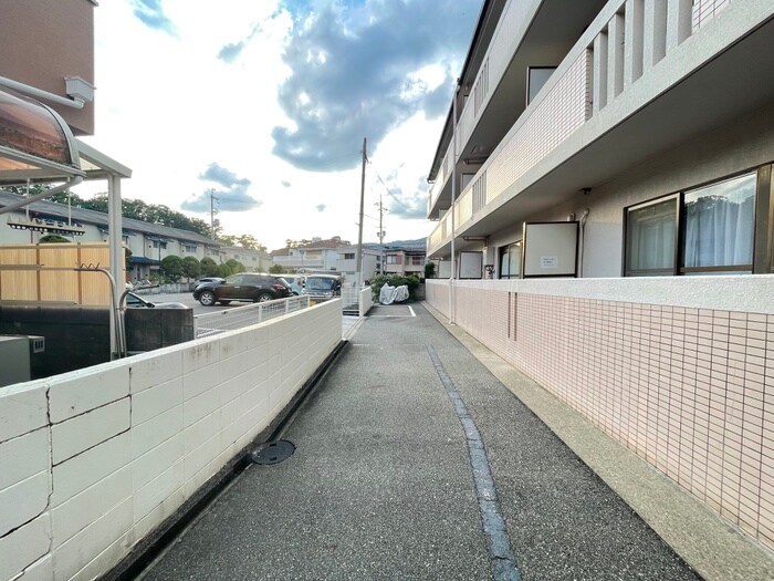 物件外観写真3　(駐車場)