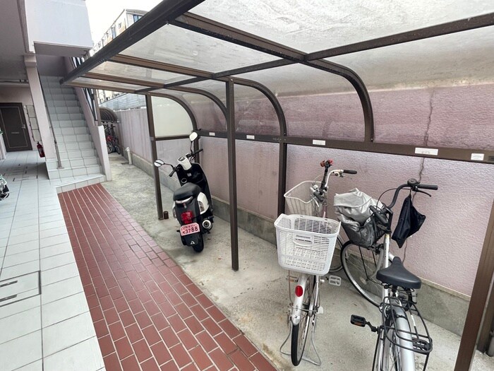 物件外観写真4　(駐輪場)