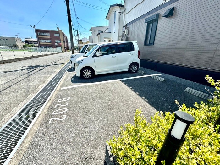 物件外観写真2　(駐車場)
