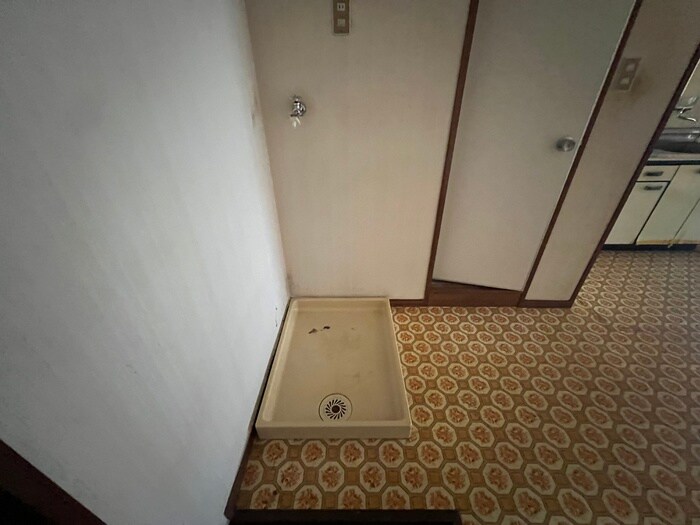 物件内観写真10　(洗濯機置場)