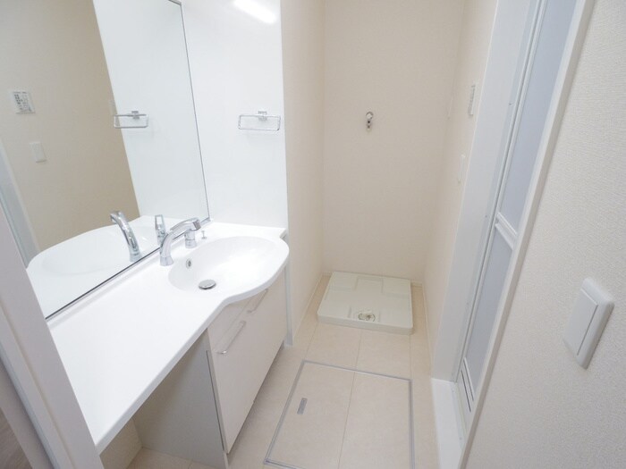 物件内観写真17　(洗濯機置場)