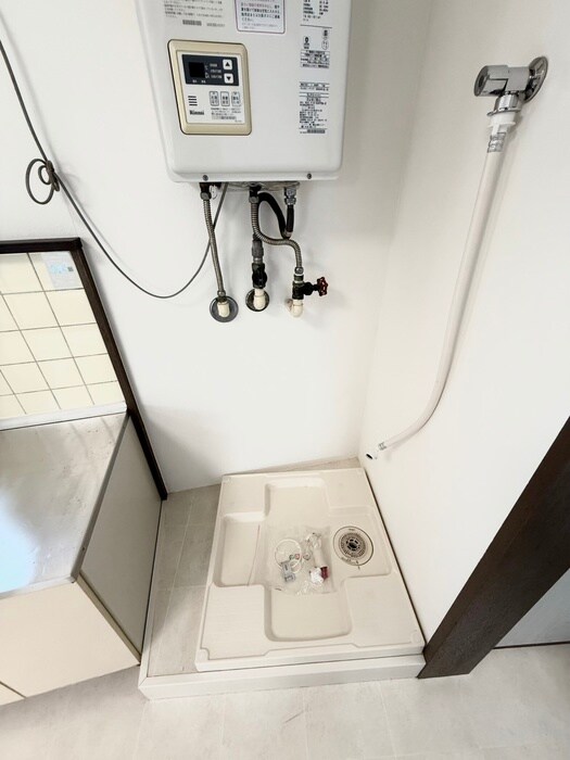 物件内観写真7　(洗濯機置場)