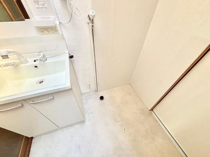 物件内観写真15　(洗濯機置場)