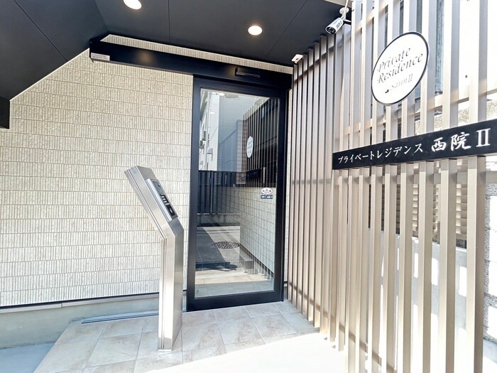 物件外観写真2　(エントランス部分)