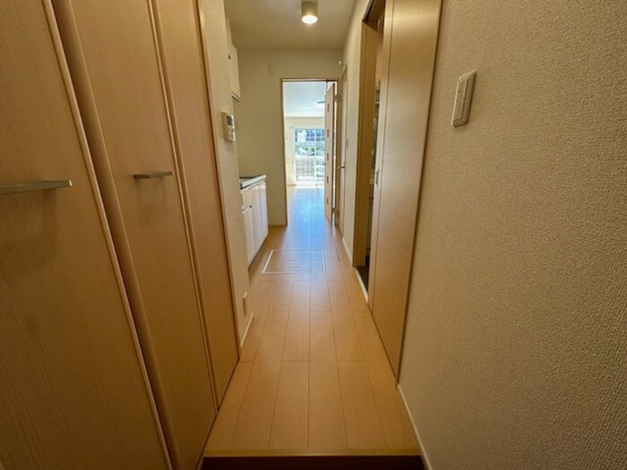 物件内観写真15　(廊下)