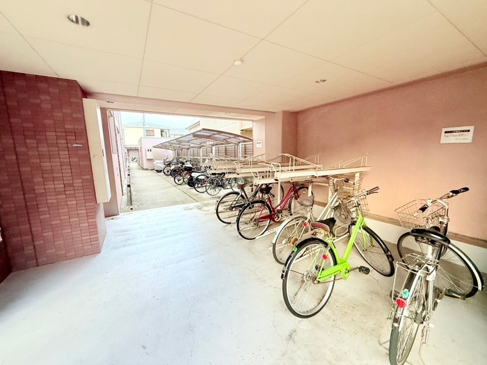 物件外観写真4　(駐輪場)