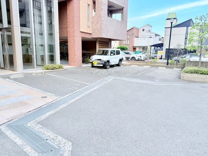 物件外観写真5　(駐車場)