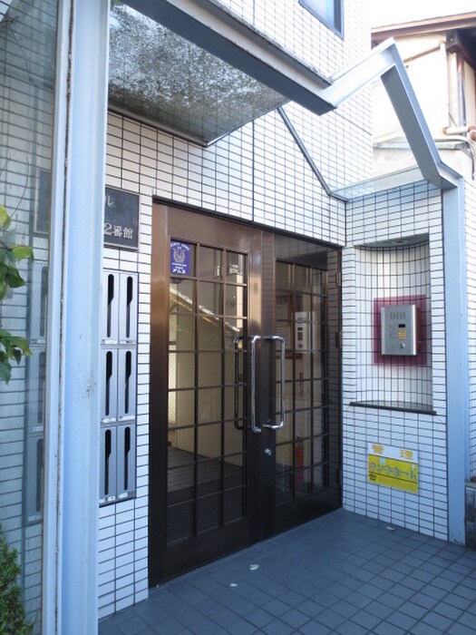 物件外観写真2　(エントランス部分)