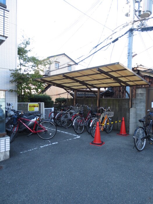 物件外観写真3　(駐輪場)