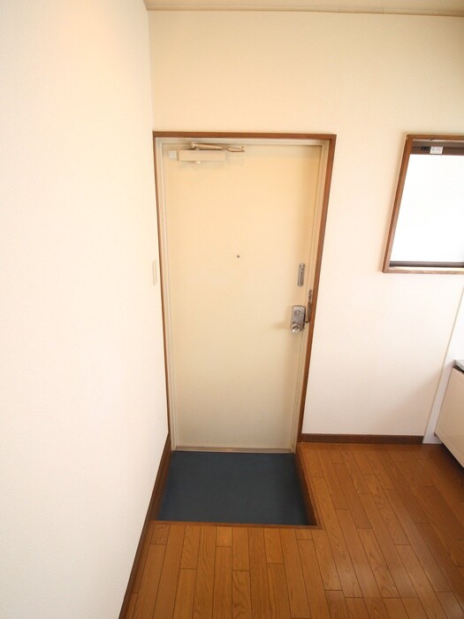 物件内観写真10　(玄関)