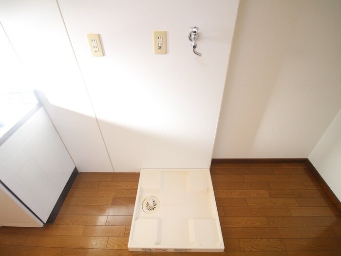 物件内観写真12　(洗濯機置場)