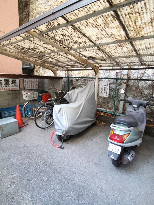 物件外観写真3　(駐輪場)