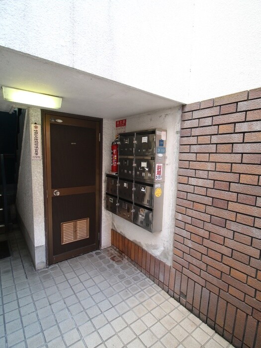 物件外観写真4　(エントランス部分)