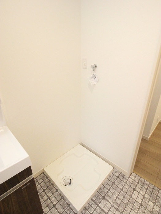 物件内観写真6　(洗濯機置場)