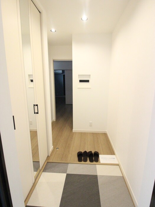 物件内観写真12　(玄関)