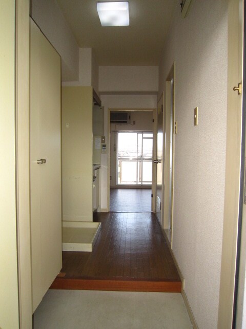 物件内観写真7　(玄関)