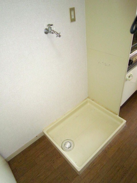 物件内観写真8　(洗濯機置場)